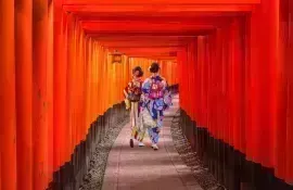 Women in kimono in Fushimi Inari shrine in Kyoto